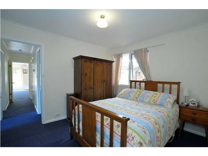 2 Renown Street, Ferntree Gully VIC 3156