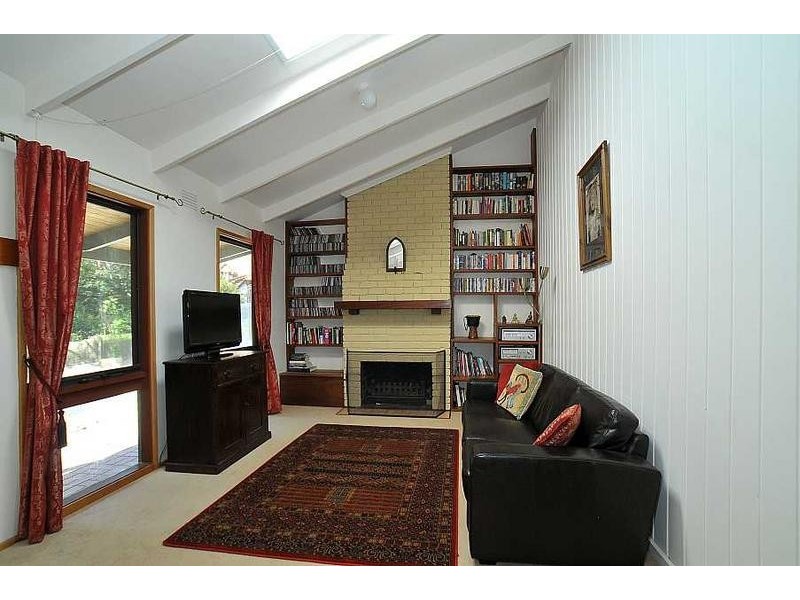 10 Borang Avenue, Selby VIC 3159