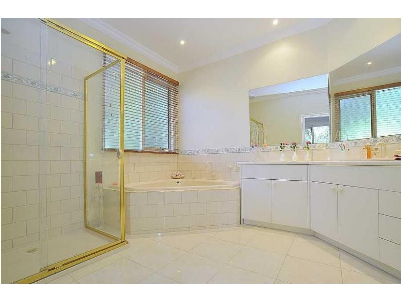 3 Tuttawatta Road, Selby VIC 3159