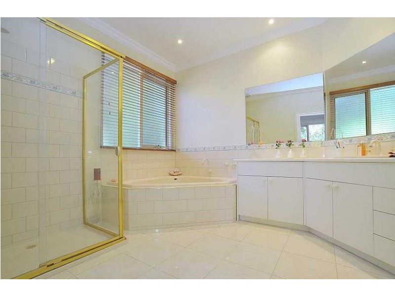 3 Tuttawatta Road, Selby VIC 3159