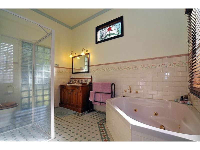 2 Helena Avenue, Kallista VIC 3791