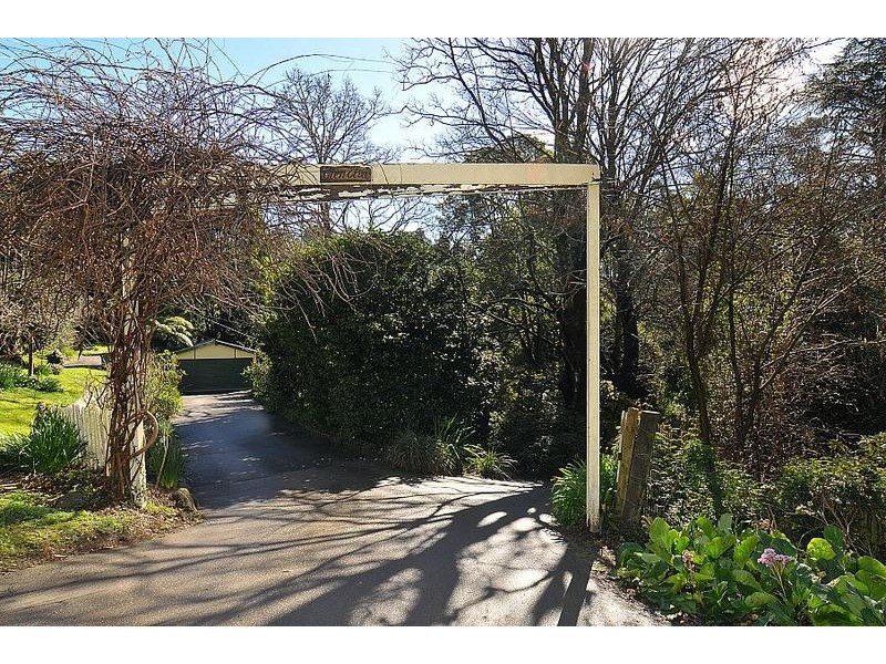 2 Helena Avenue, Kallista VIC 3791