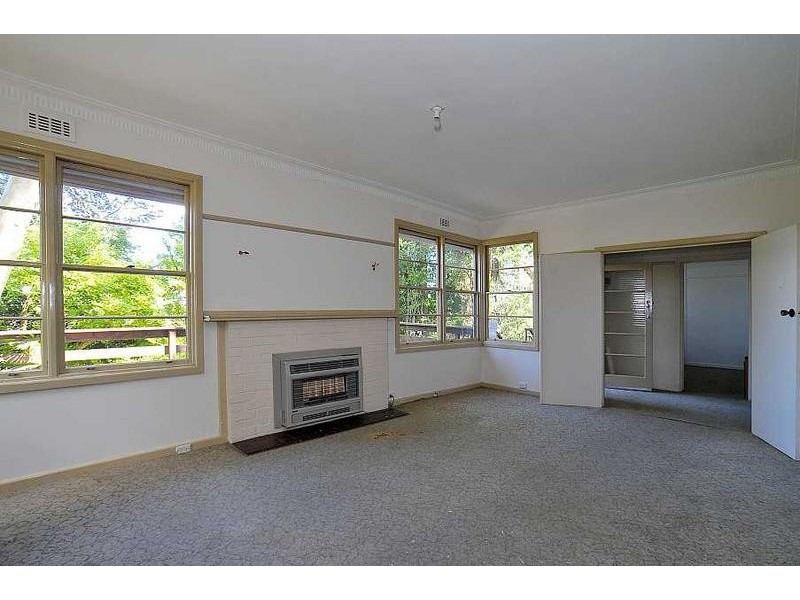 5 Heath Avenue, Ferntree Gully VIC 3156