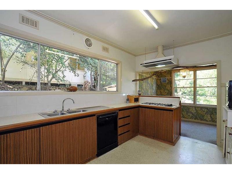 5 Heath Avenue, Ferntree Gully VIC 3156