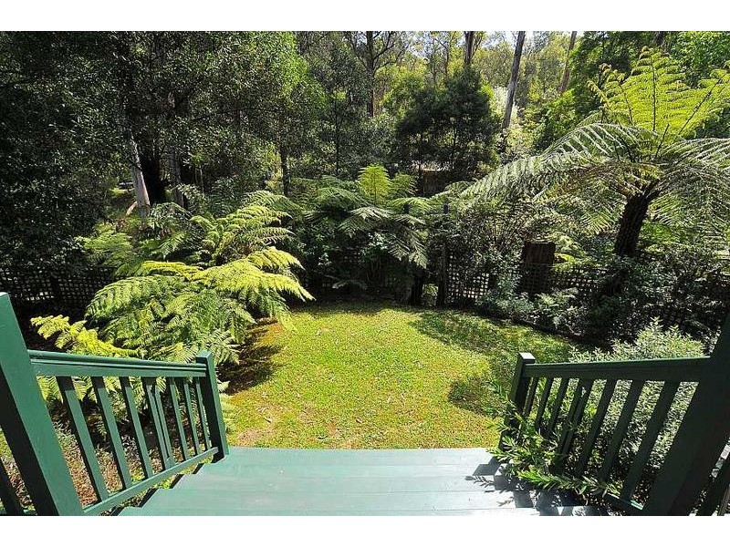 4 Woodland Grove, Selby VIC 3159