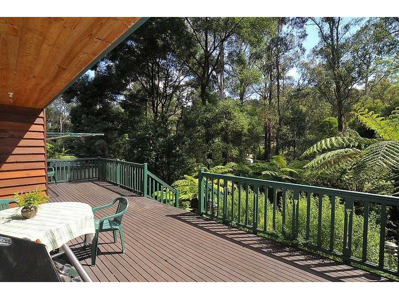 4 Woodland Grove, Selby VIC 3159