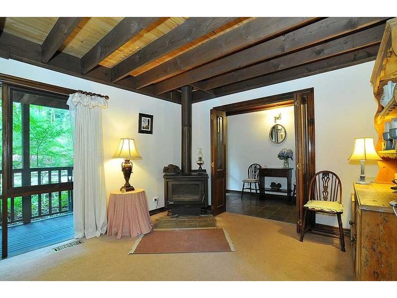 4 Woodland Grove, Selby VIC 3159