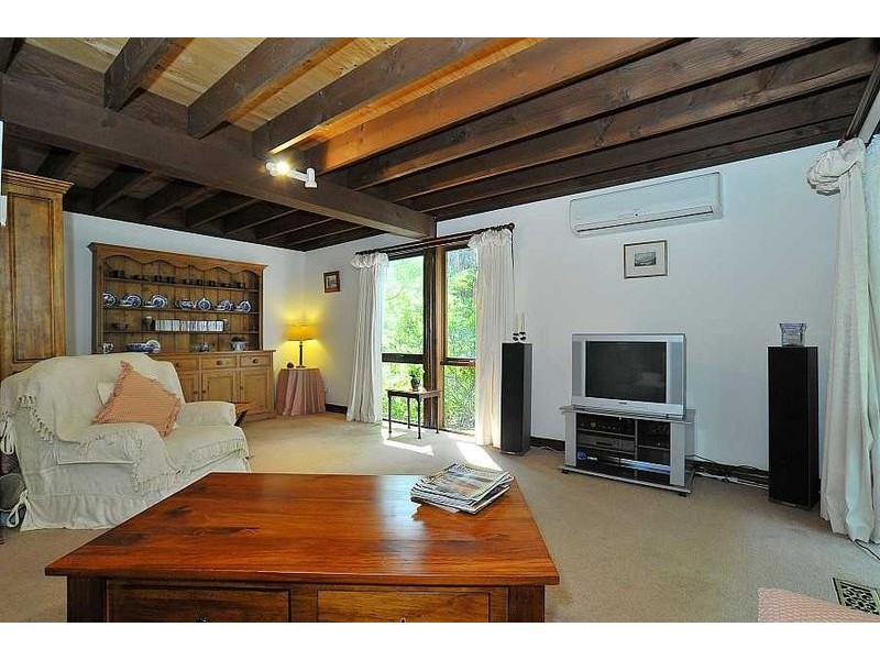 4 Woodland Grove, Selby VIC 3159