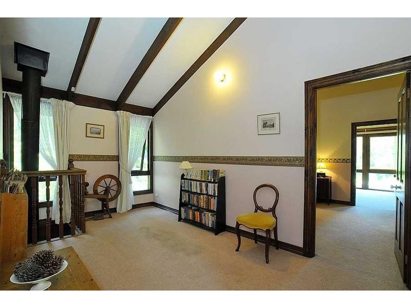 4 Woodland Grove, Selby VIC 3159