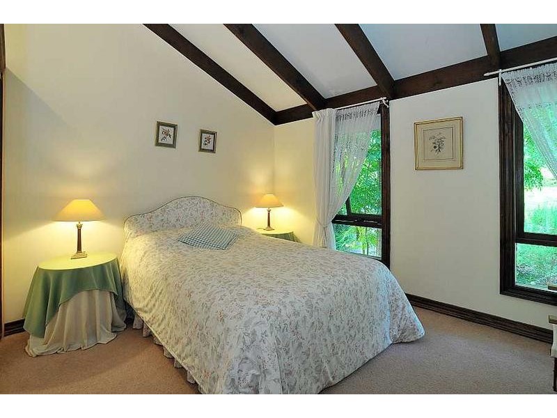 4 Woodland Grove, Selby VIC 3159