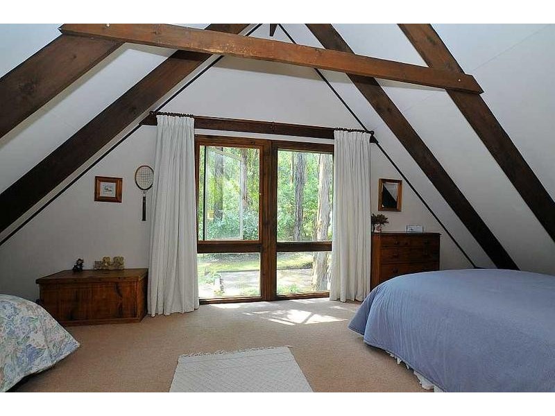 4 Woodland Grove, Selby VIC 3159