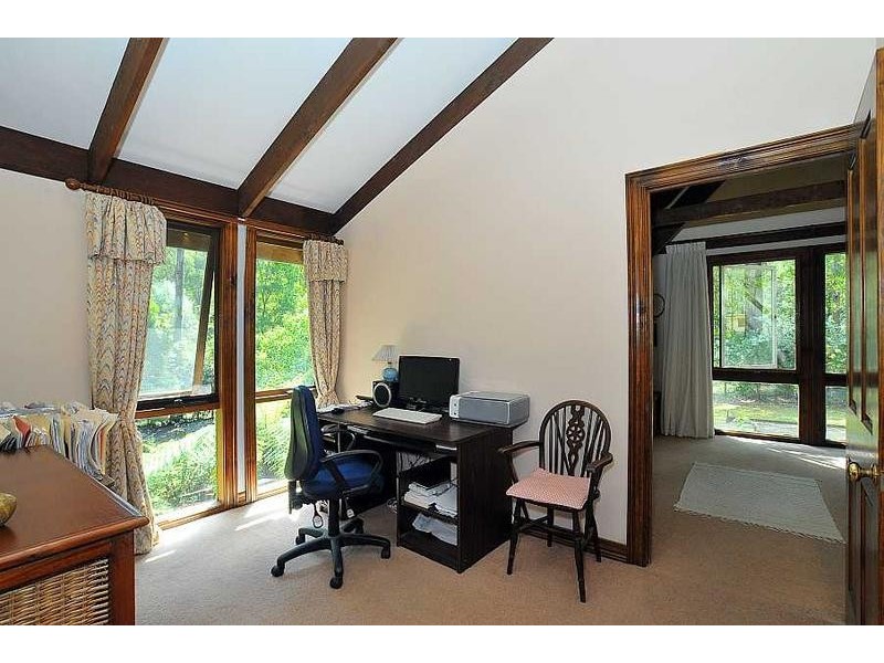 4 Woodland Grove, Selby VIC 3159