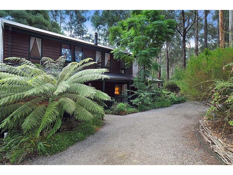 4 Woodland Grove, Selby VIC 3159