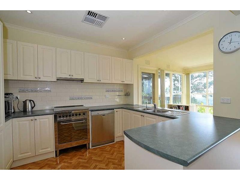 8 Locarno Avenue, Kallista VIC 3791