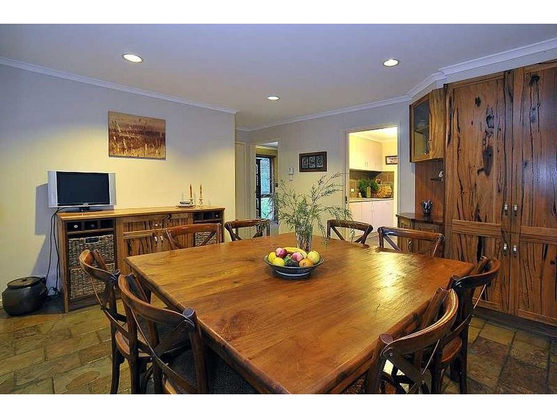 73 Temple Road, Selby VIC 3159
