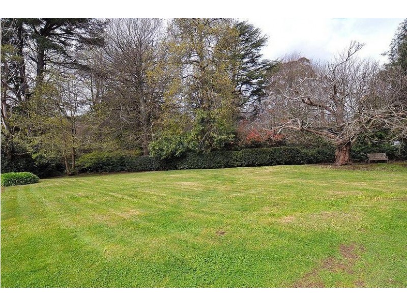 7 Clarkmont Road, Sassafras VIC 3787