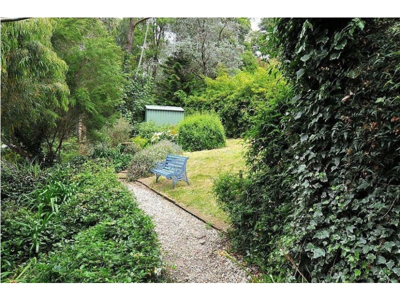 6 Borang Avenue, Selby VIC 3159