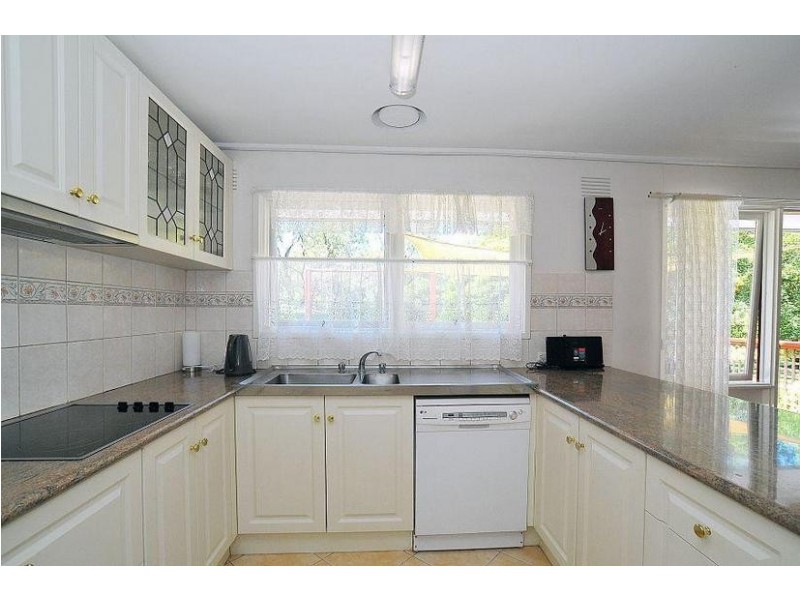 12 Belgrave Avenue, Belgrave VIC 3160