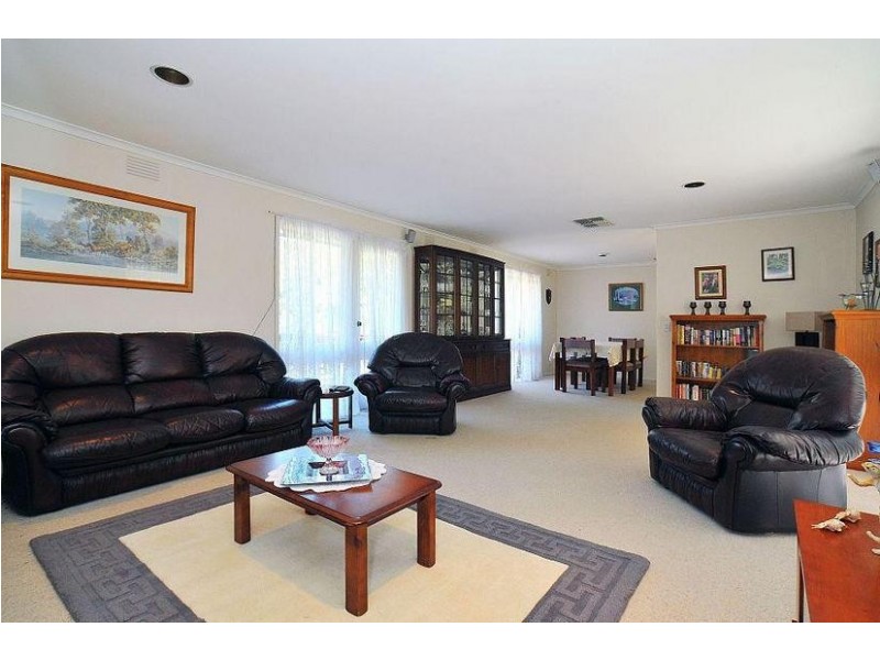 12 Belgrave Avenue, Belgrave VIC 3160