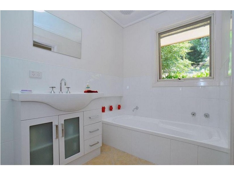 12 Belgrave Avenue, Belgrave VIC 3160