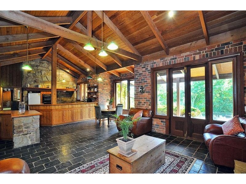 32 William Road, The Patch VIC 3792