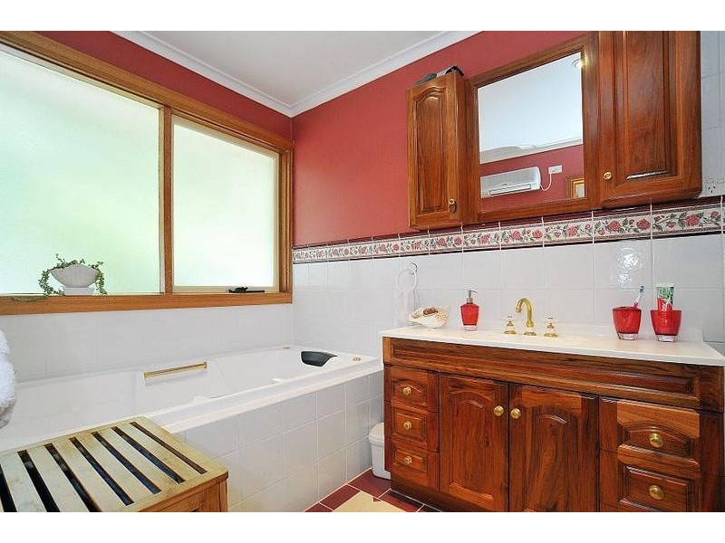 5 St.James Avenue, Kallista VIC 3791