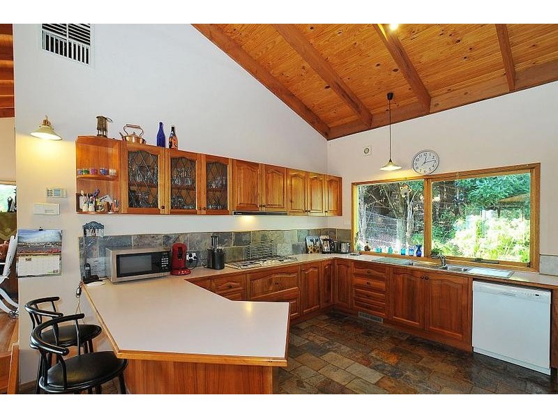 2 Vernon Street, Upper Ferntree Gully VIC 3156