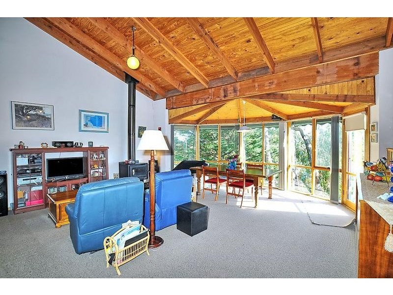 2 Vernon Street, Upper Ferntree Gully VIC 3156