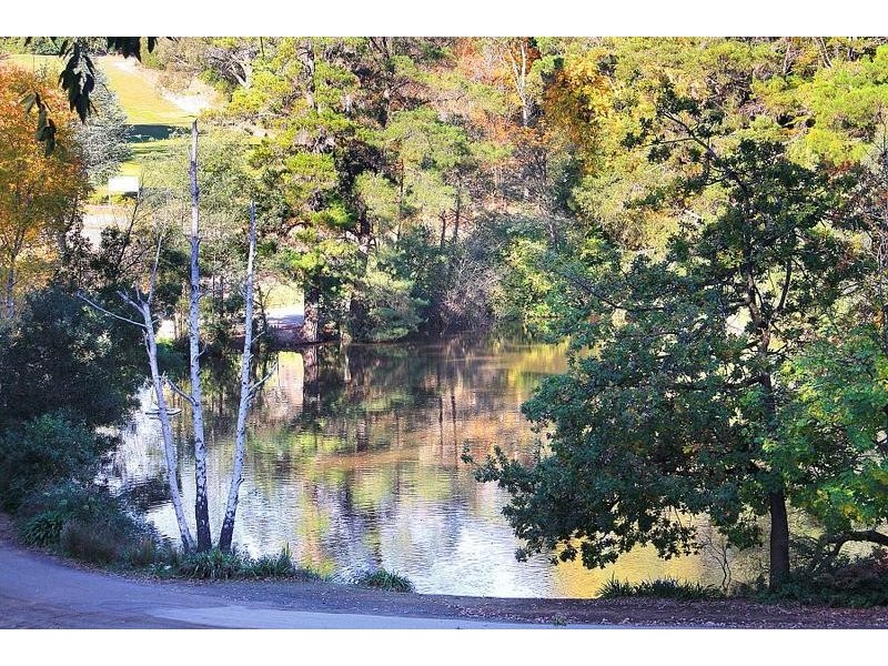 11 Sycamore Avenue, Emerald VIC 3782