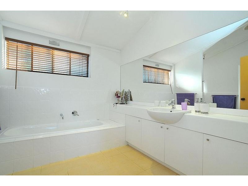 11 Sycamore Avenue, Emerald VIC 3782