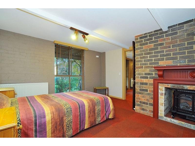 11 Sycamore Avenue, Emerald VIC 3782