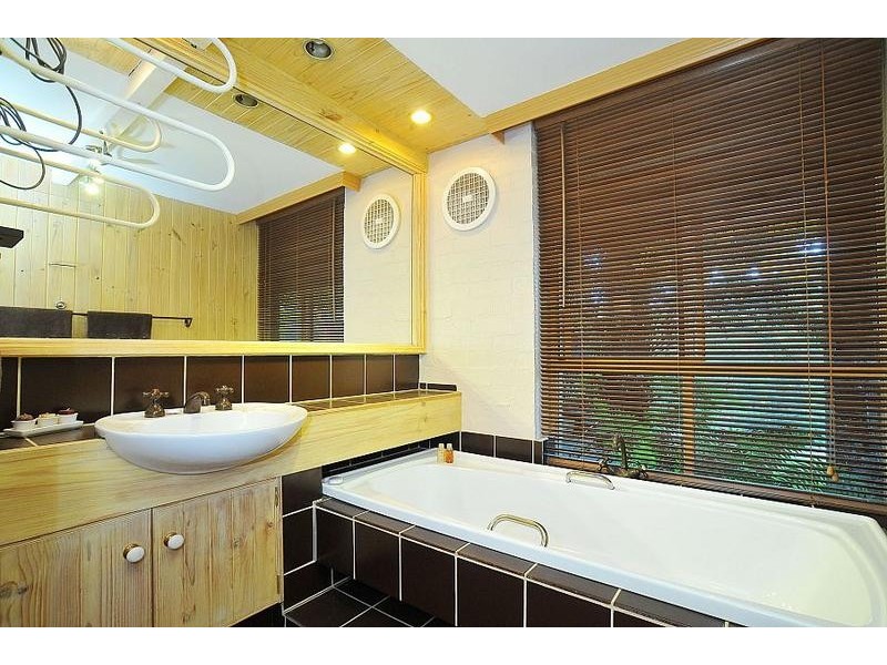 11 Sycamore Avenue, Emerald VIC 3782