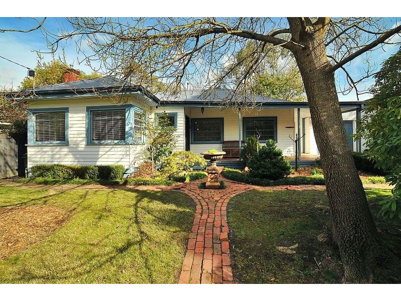 6 Darling Avenue, Upwey VIC 3158