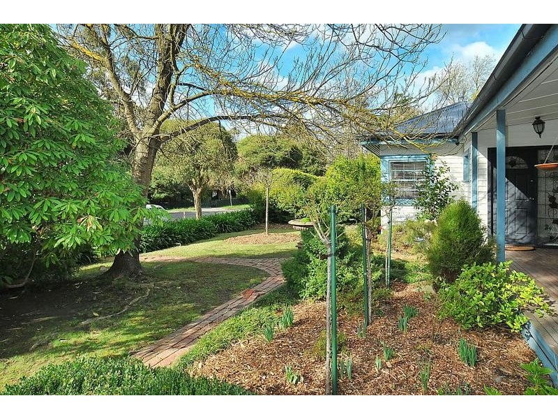 6 Darling Avenue, Upwey VIC 3158