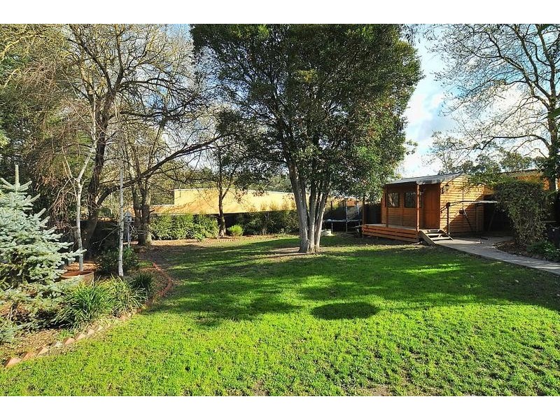 6 Darling Avenue, Upwey VIC 3158