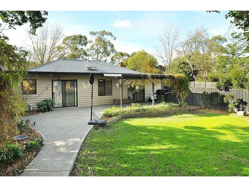 6 Darling Avenue, Upwey VIC 3158