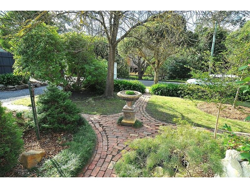 6 Darling Avenue, Upwey VIC 3158