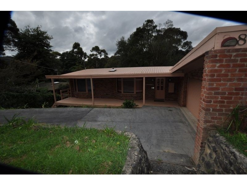 8 Caroline Crescent, Emerald VIC 3782