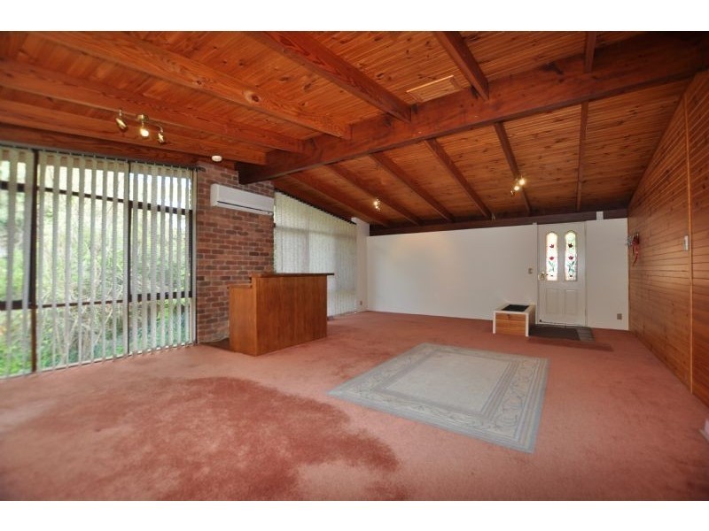 8 Caroline Crescent, Emerald VIC 3782