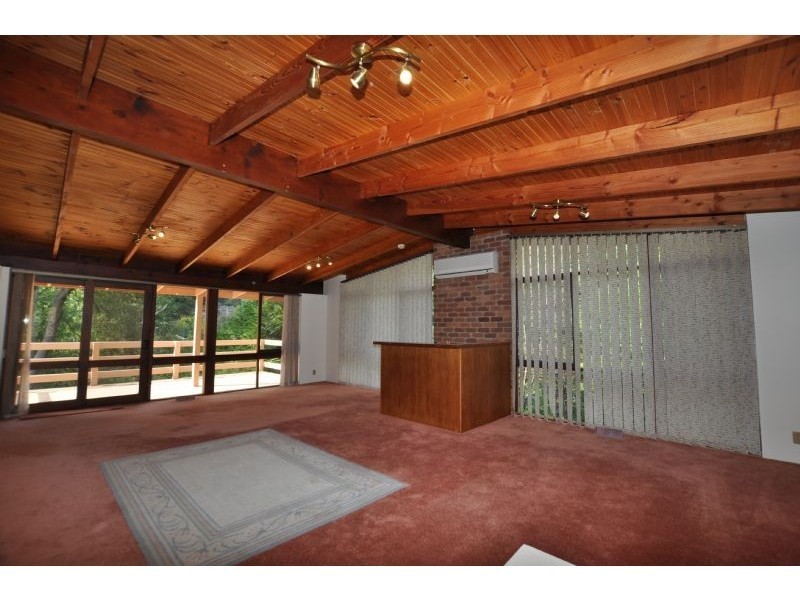 8 Caroline Crescent, Emerald VIC 3782