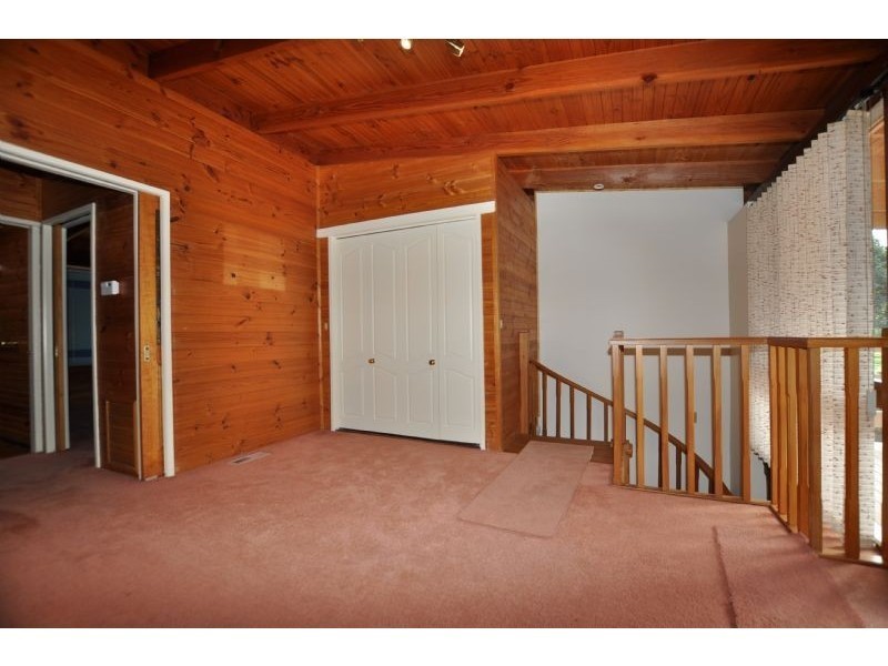 8 Caroline Crescent, Emerald VIC 3782