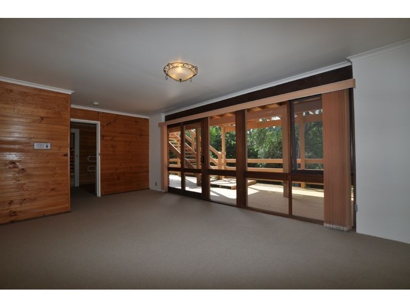 8 Caroline Crescent, Emerald VIC 3782