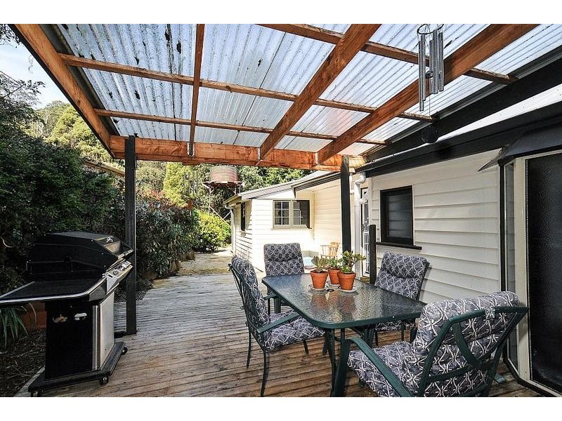 6 Mason Grove, Sassafras VIC 3787