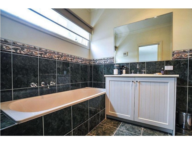 7 Thompson Road, Upwey VIC 3158