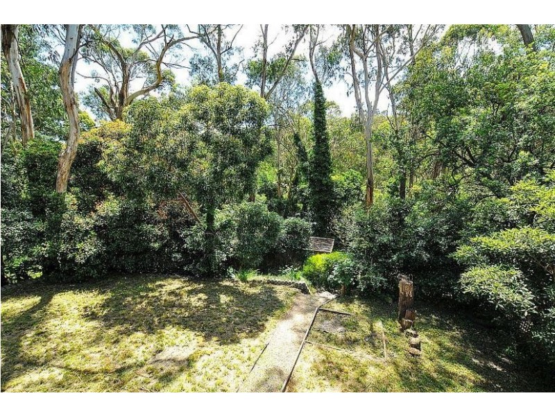13 Runnymede Road, Belgrave VIC 3160