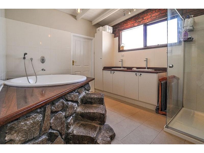15 Fern Road, Upper Ferntree Gully VIC 3156