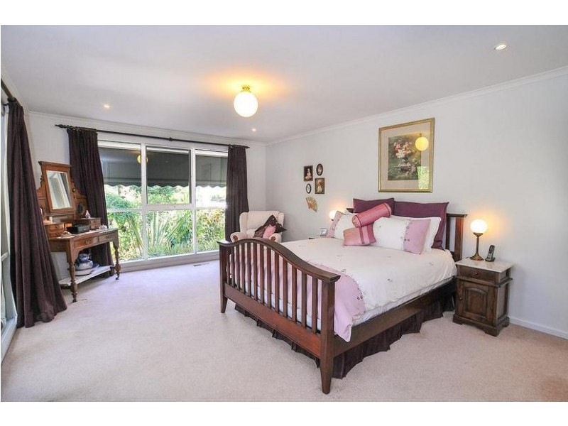 24 Sandells Road, Tecoma VIC 3160