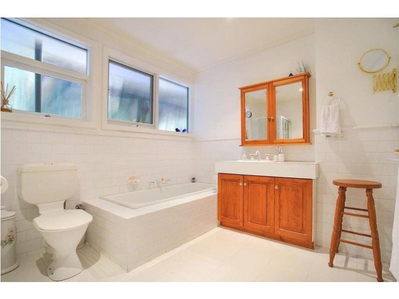 24 Sandells Road, Tecoma VIC 3160