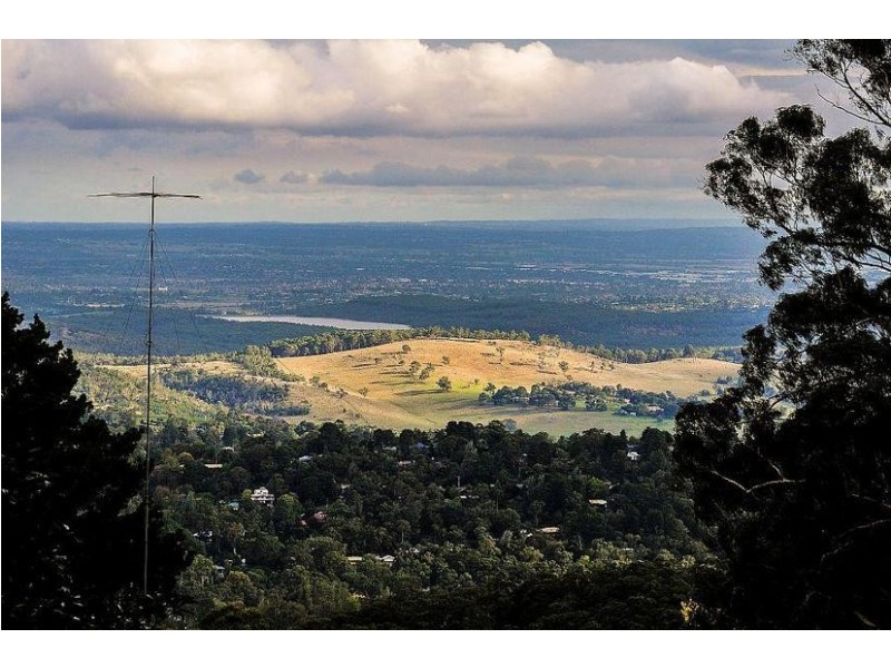 8 Kallamonda Road, Ferny Creek VIC 3786