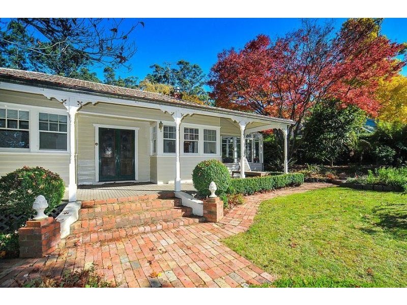 8 The Crescent, Sassafras VIC 3787